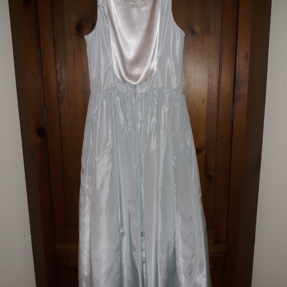 New: Prom Gown - Picture 3 of 4